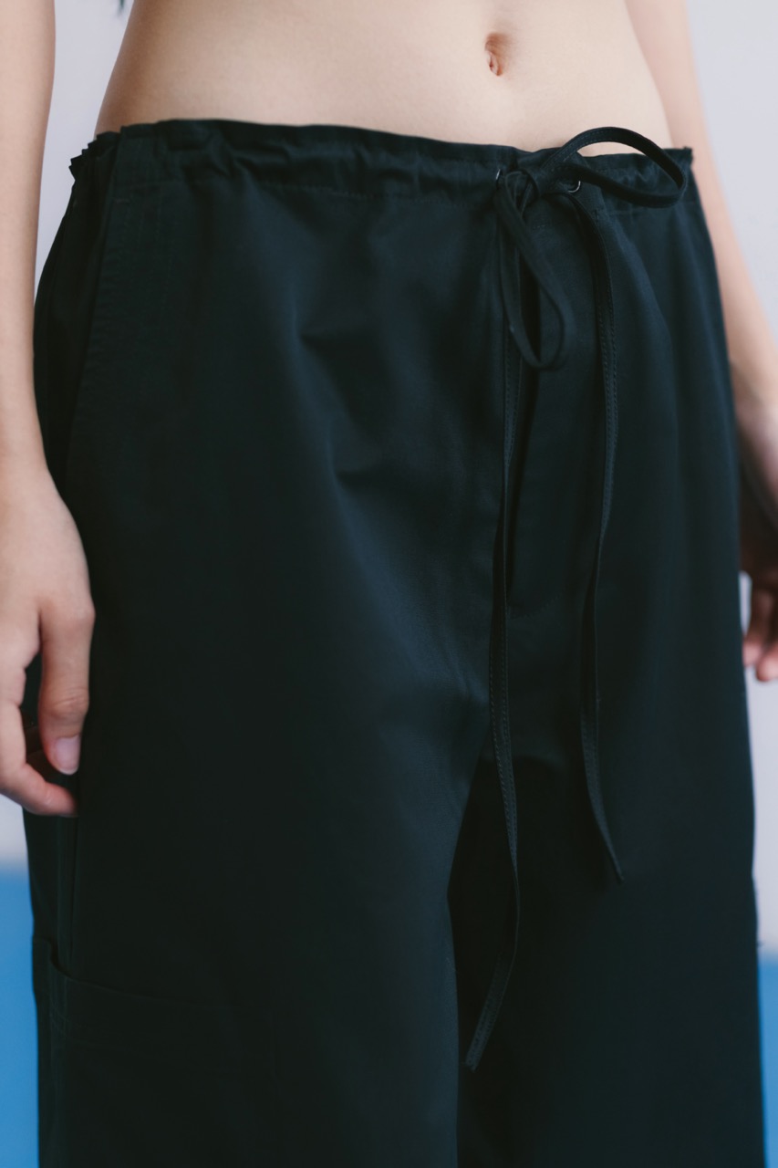 LIBÉ WORKSHOP - Quần cargo nữ ống suông khaki dù màu đen
