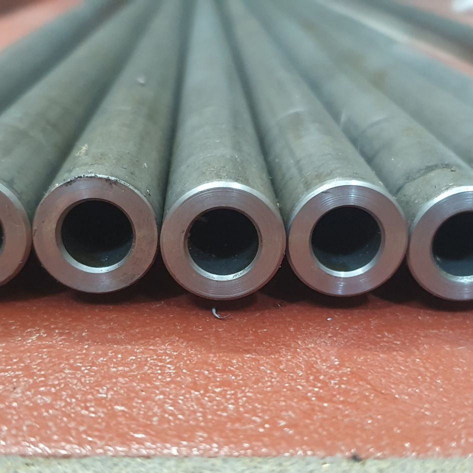 Ống thép đúc lỗ 8.05 phi 16 dài 80cm (phi 16 lỗ 8.05 dài 80cm)