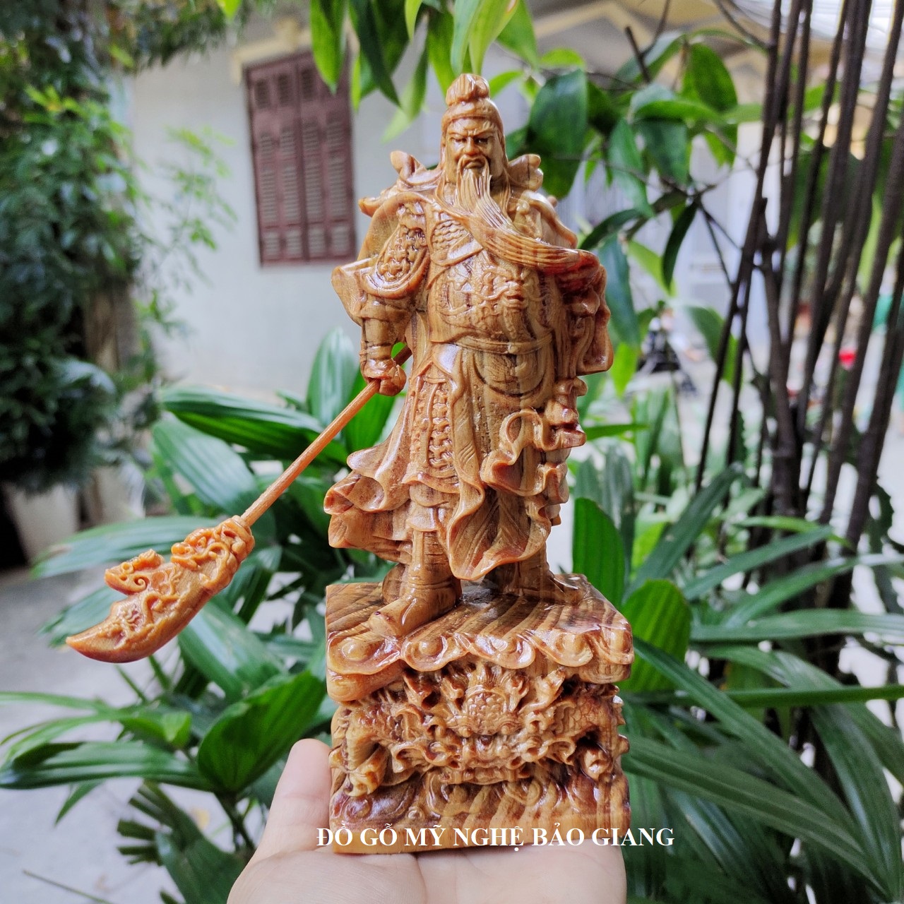 Tượng quan công gỗ huyết long đế rồng (mẫu mới)