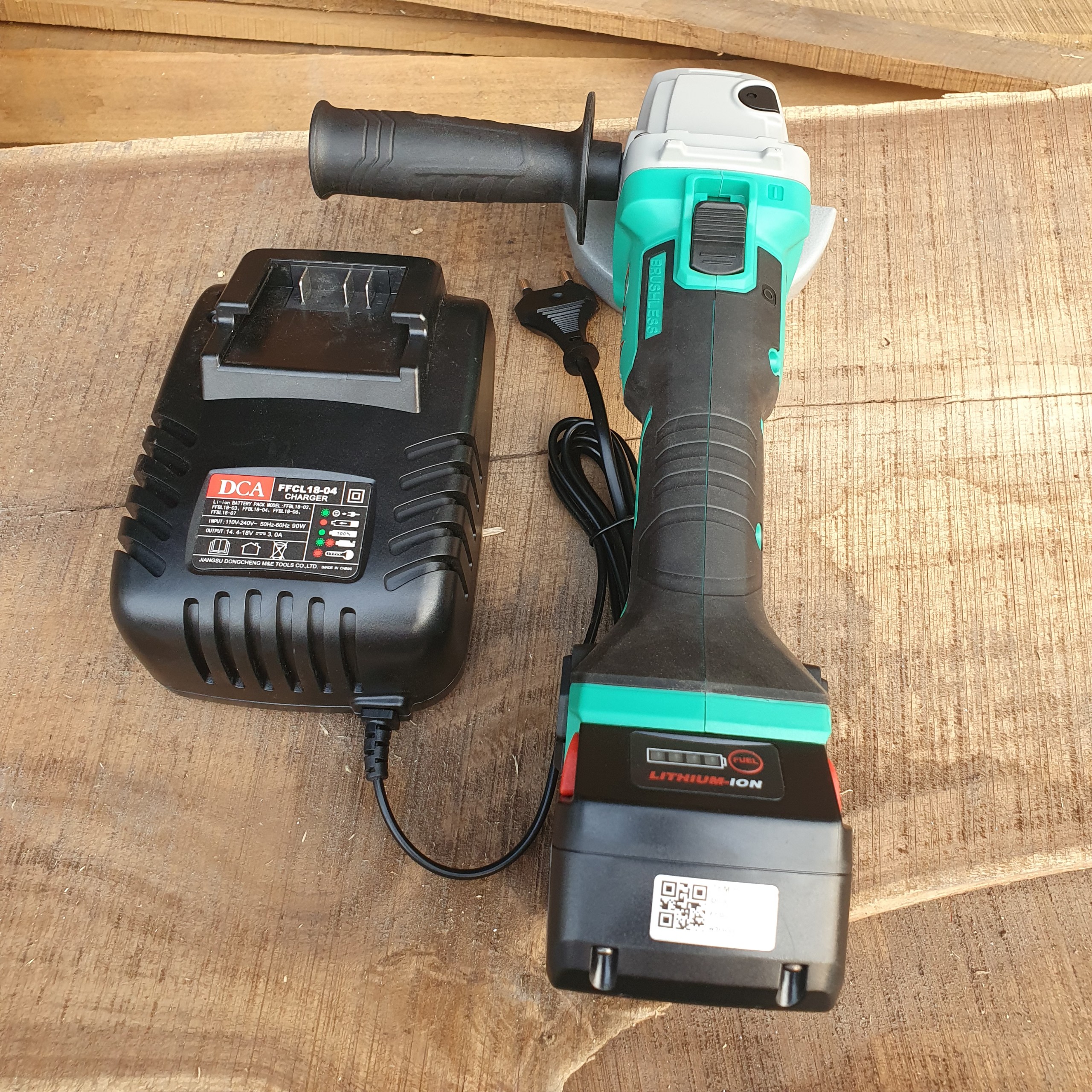 Máy mài góc dùng pin DCA ADSM02-100 (không chổi than)