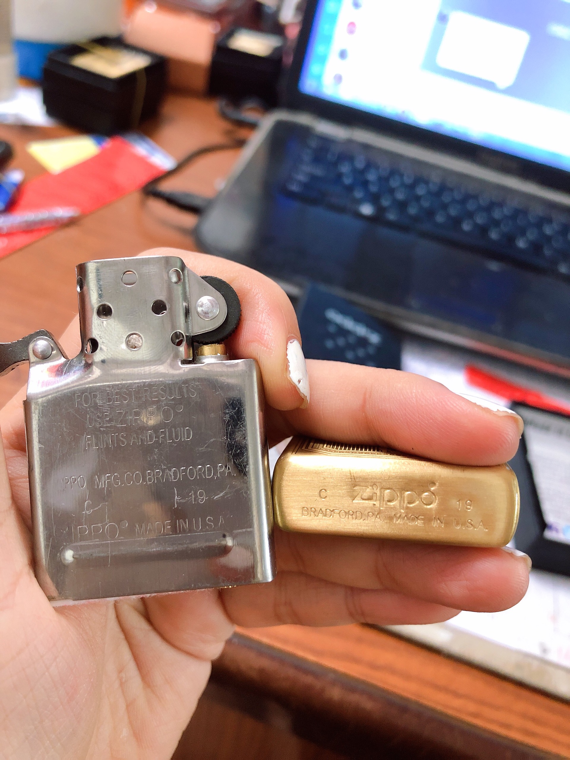 BẬT LỬA ZIPPO KHẮC CHÌM MẪU WINDY 2 MẶT MÀU VÀNG RUỘT TRẮNG