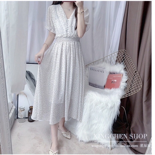 Đầm bi trắng nút bọc