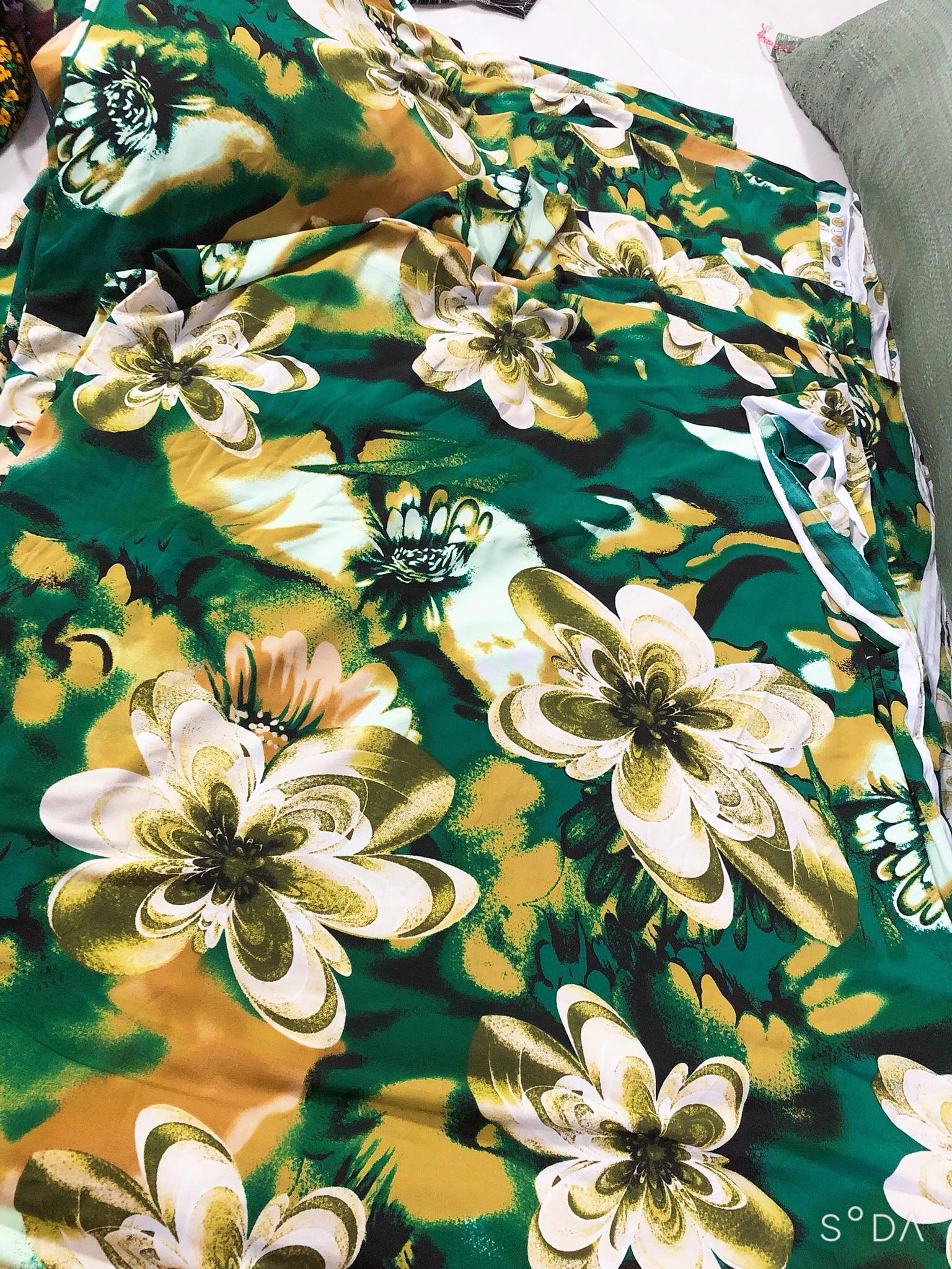 VẢI TƠ HOA 8-GIÁ 1 MÉT TỚI