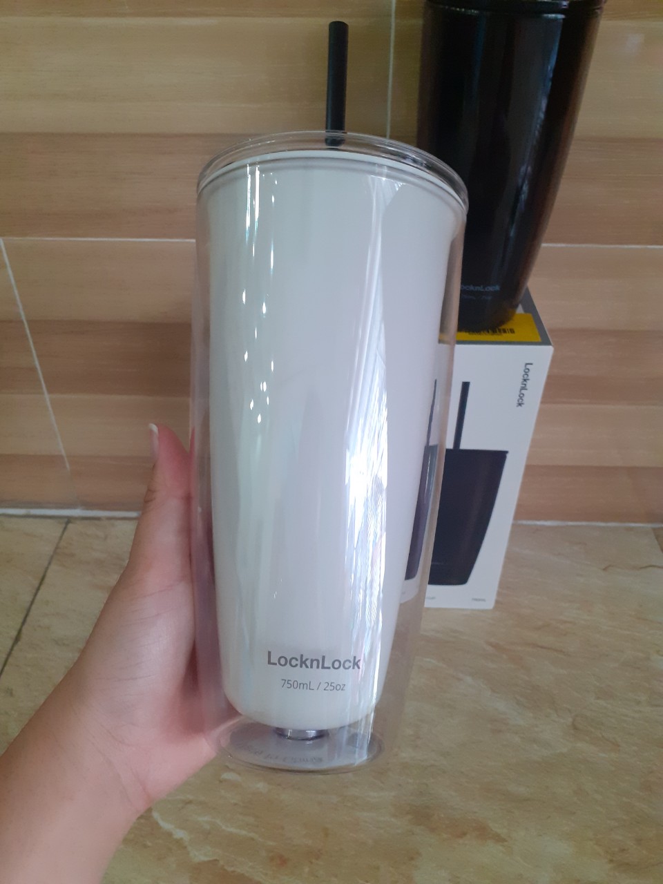 Ly nhựa 2 lớp Lock&Lock kèm ống hút 750ml