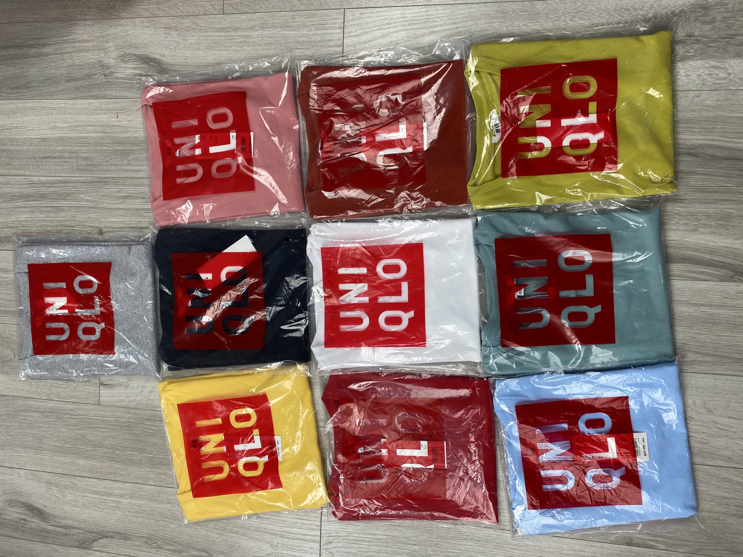 Áo Uniqlo cổ tim