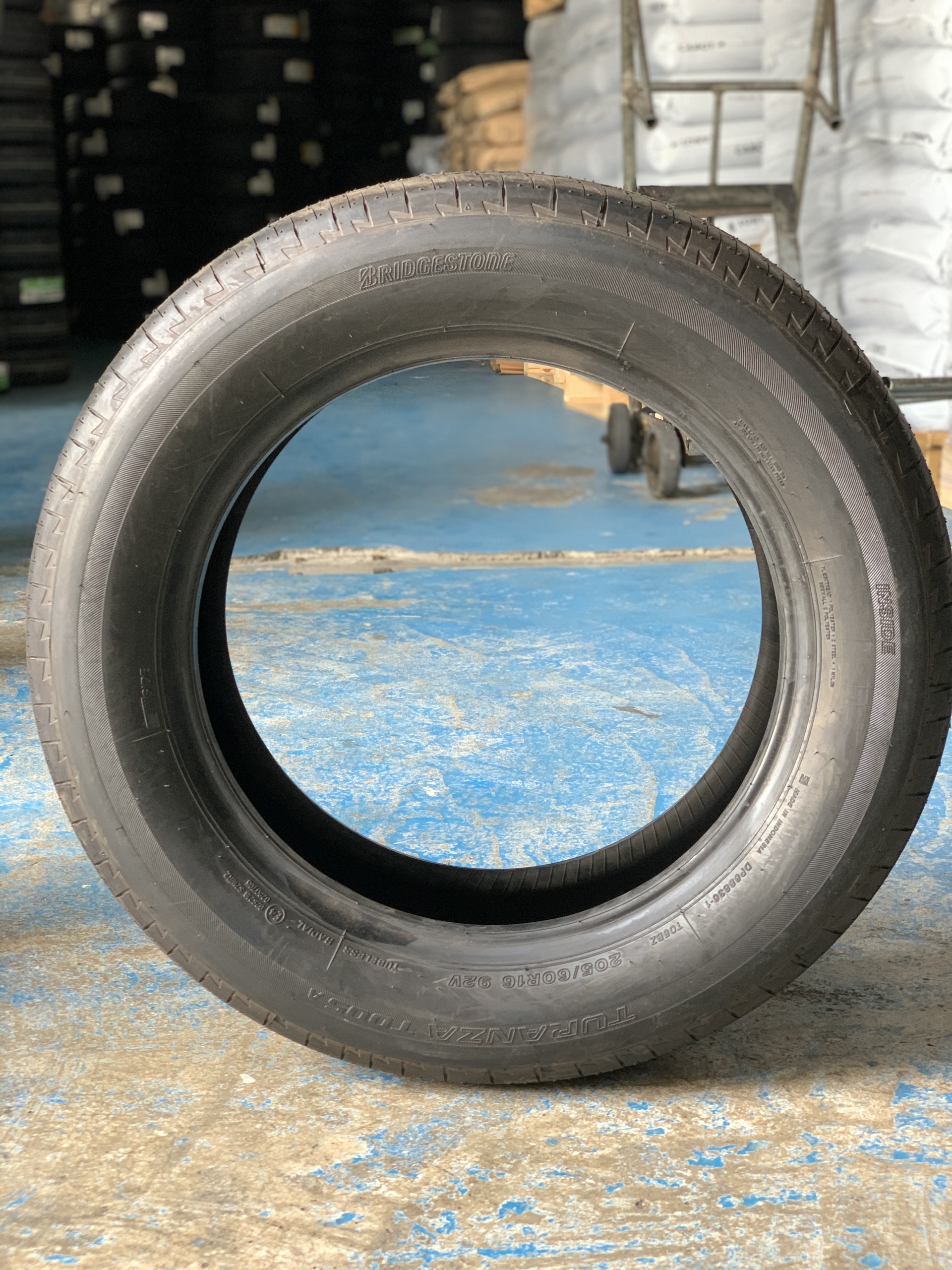 Lốp Bridgestone 205/60R16 T005A date2023