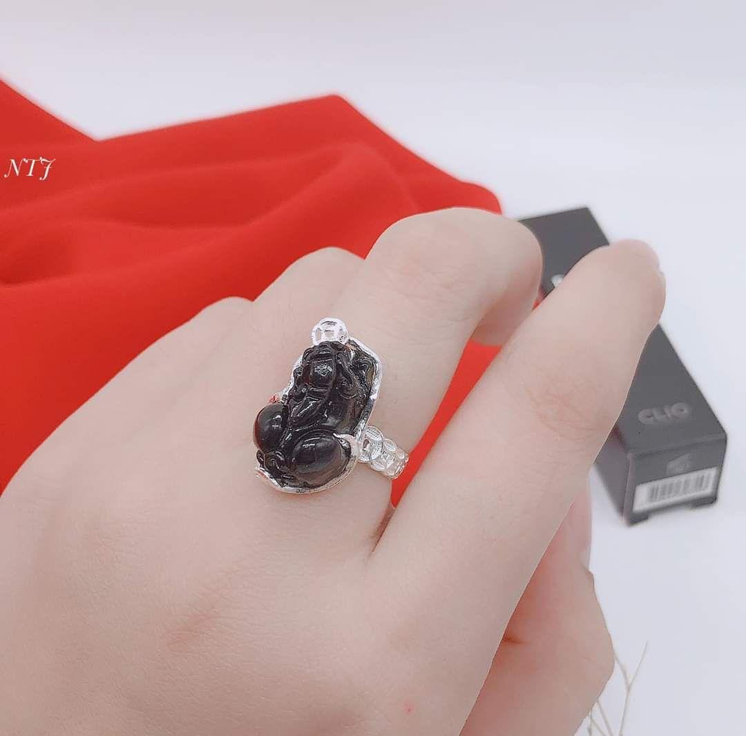 Nhẫn Tỳ hưu bạc