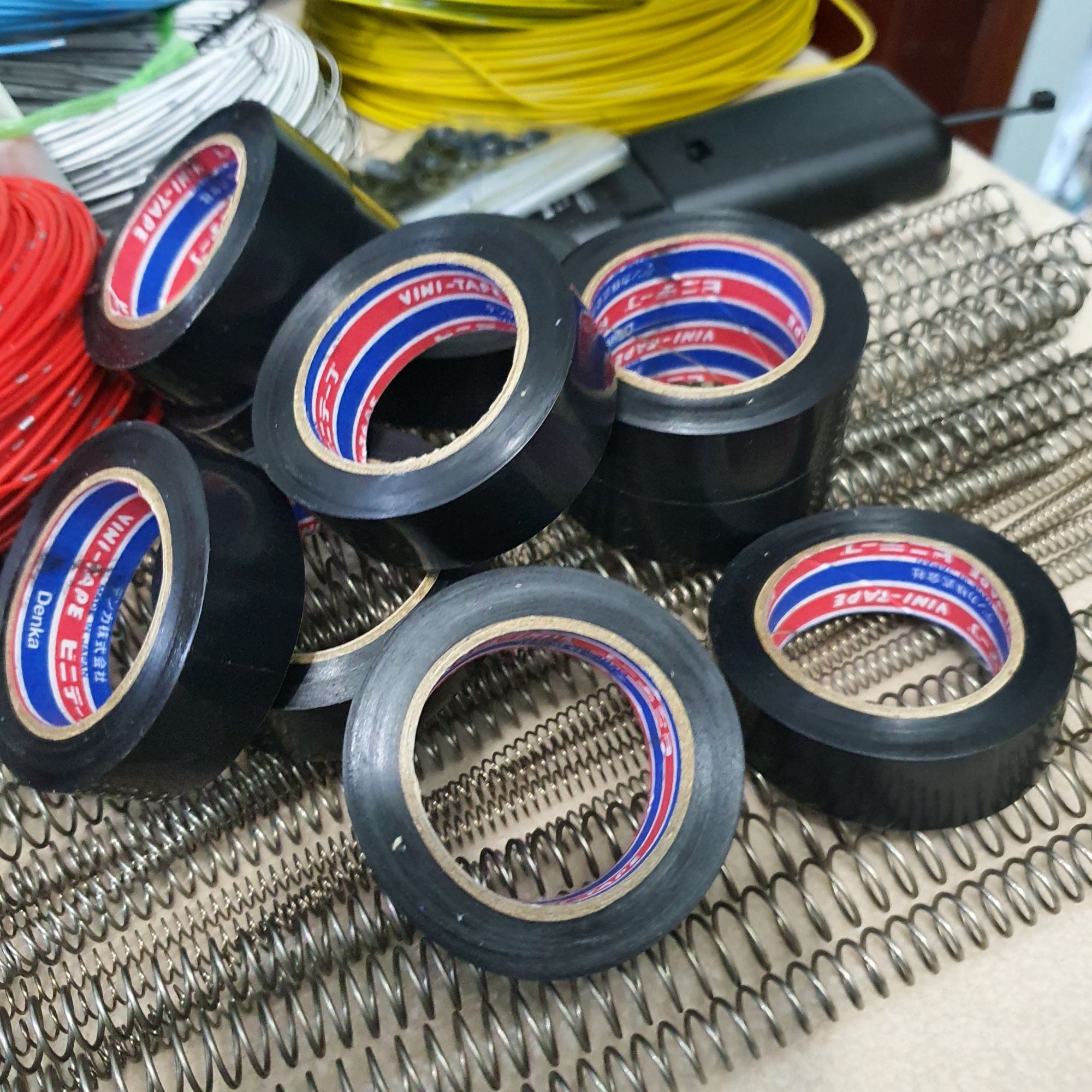 30 cuộn băng dính điện Denka made in Japan