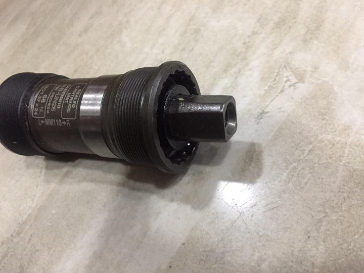 Trục giữa Shimano BB-UN26 cốt vuông- chính hãng Shimano (không kèm ốc)