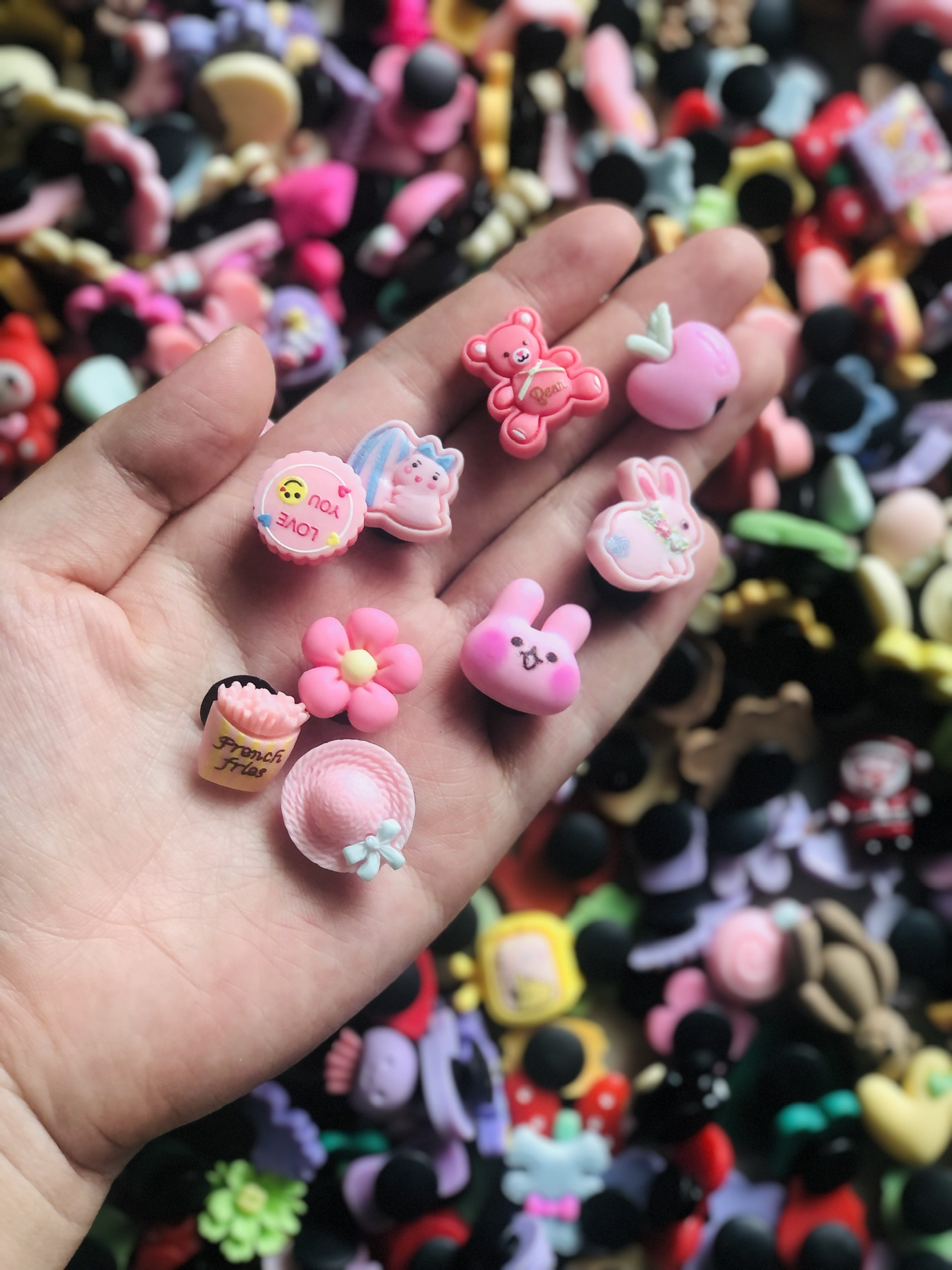 Bộ 10 STICKER CHARM JITBITZ 3D đá gắn dép sục CROSS