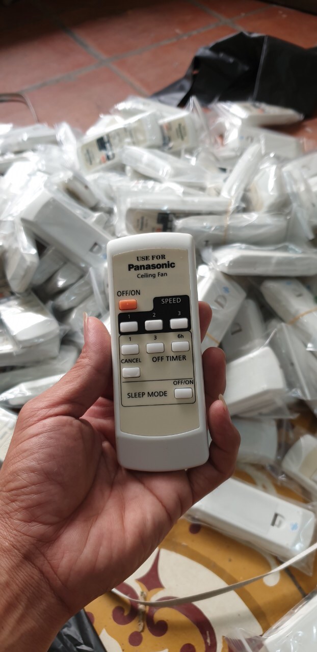 Điều khiển quạt Trần panasonic 4 cánh