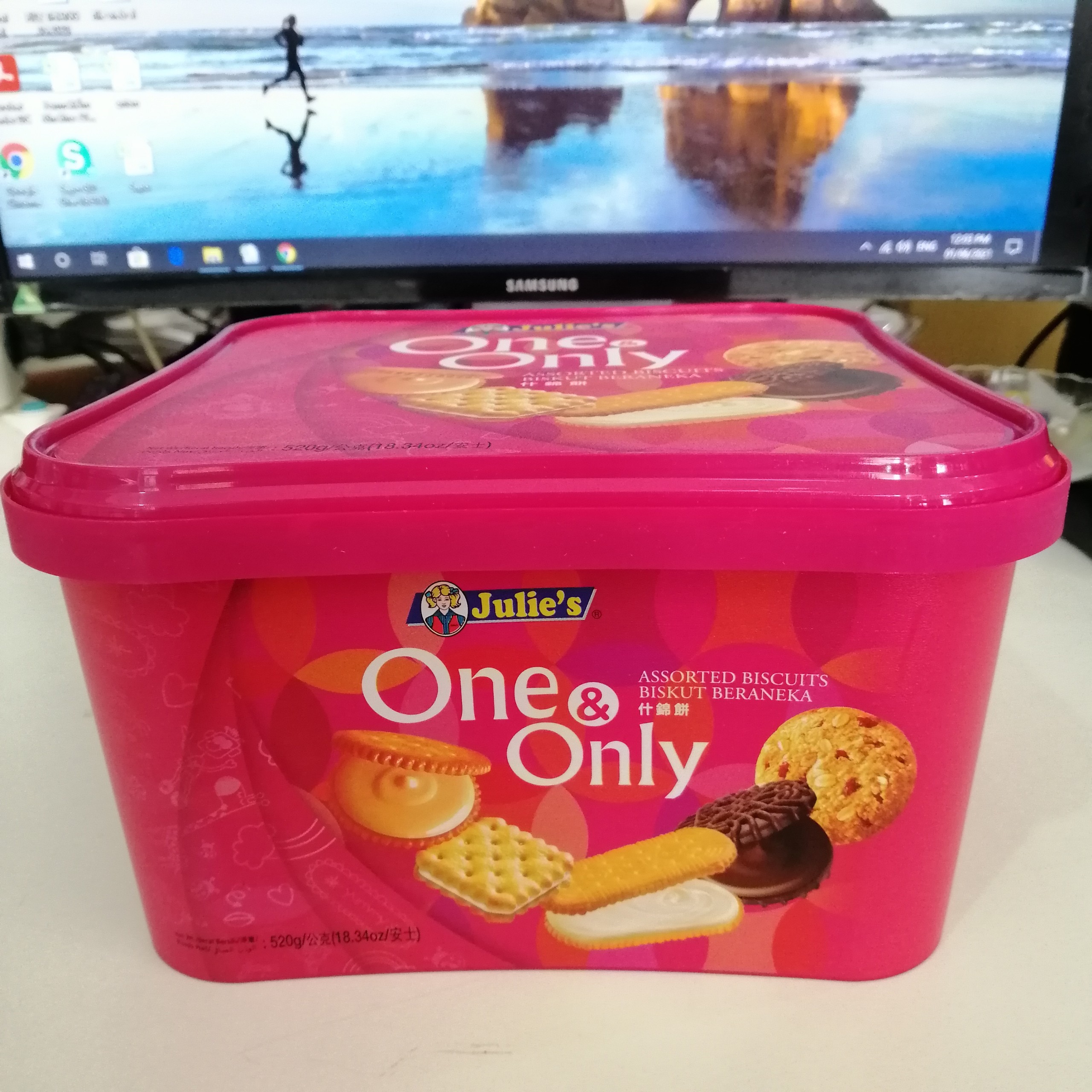 Bánh Quy Julie's Hỗn Hợp One & Only (Hộp 520g)