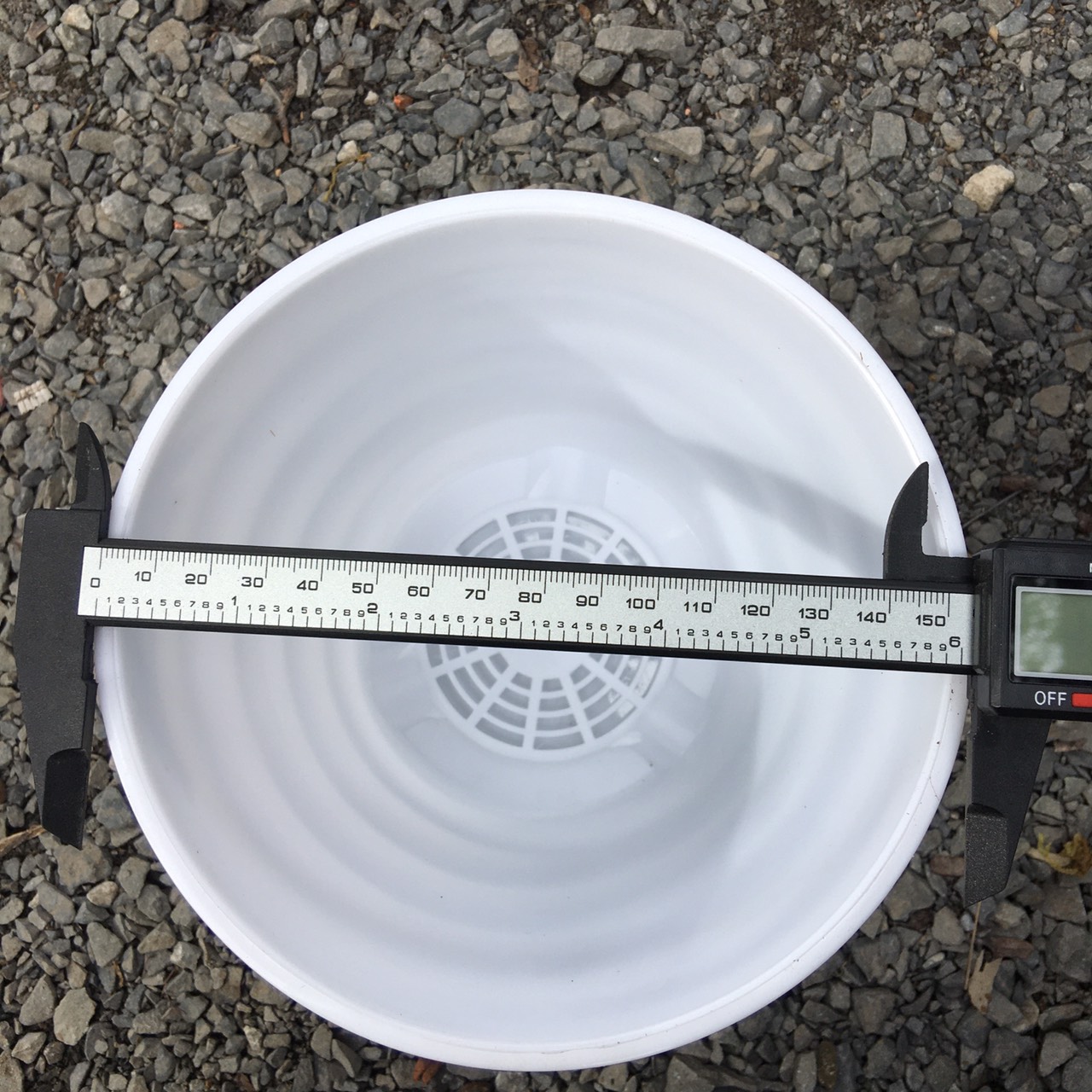Chậu nhựa trắng kèm dĩa có đế 11cm