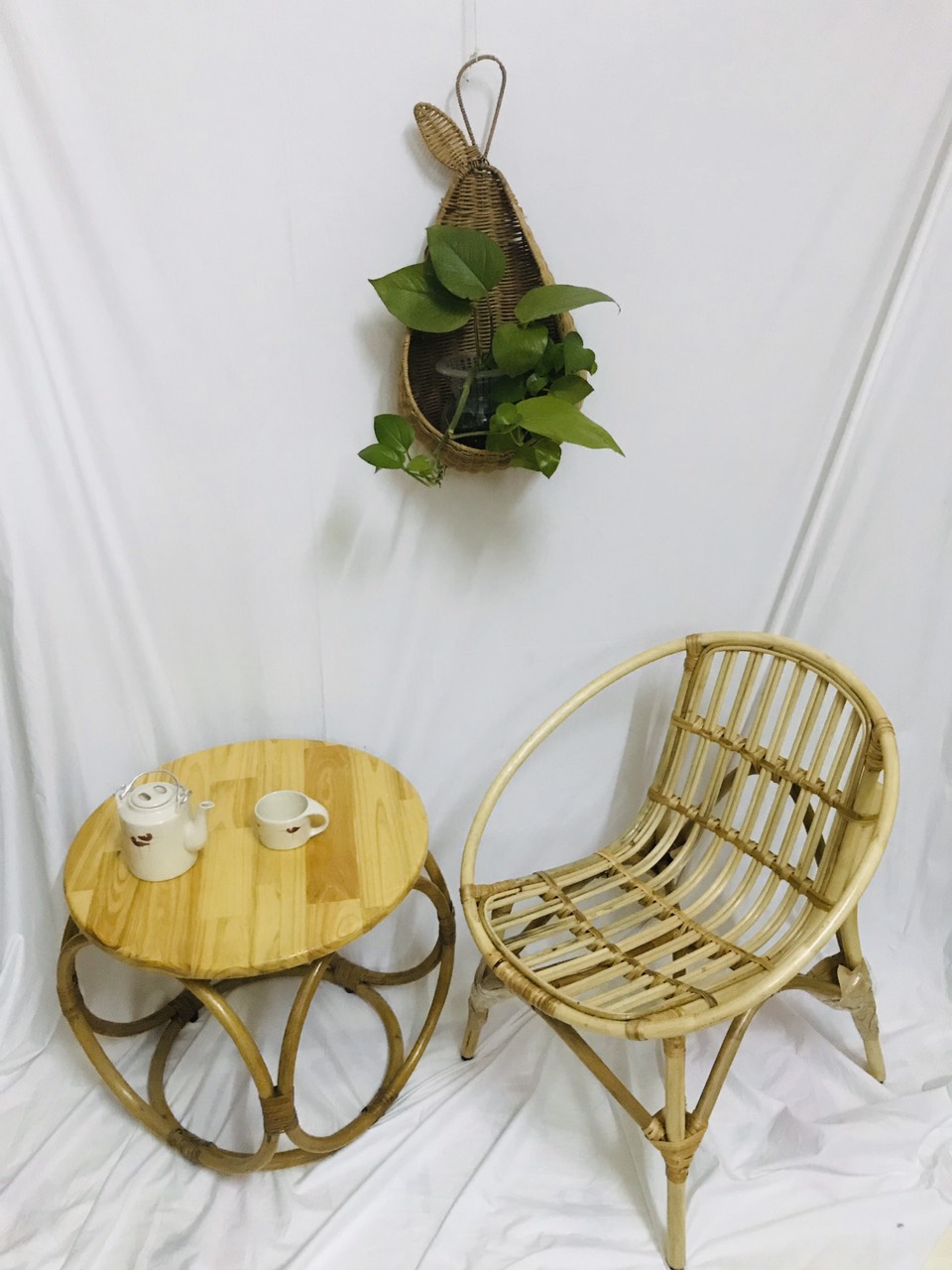 Bàn trà hình tròn mặt gỗ