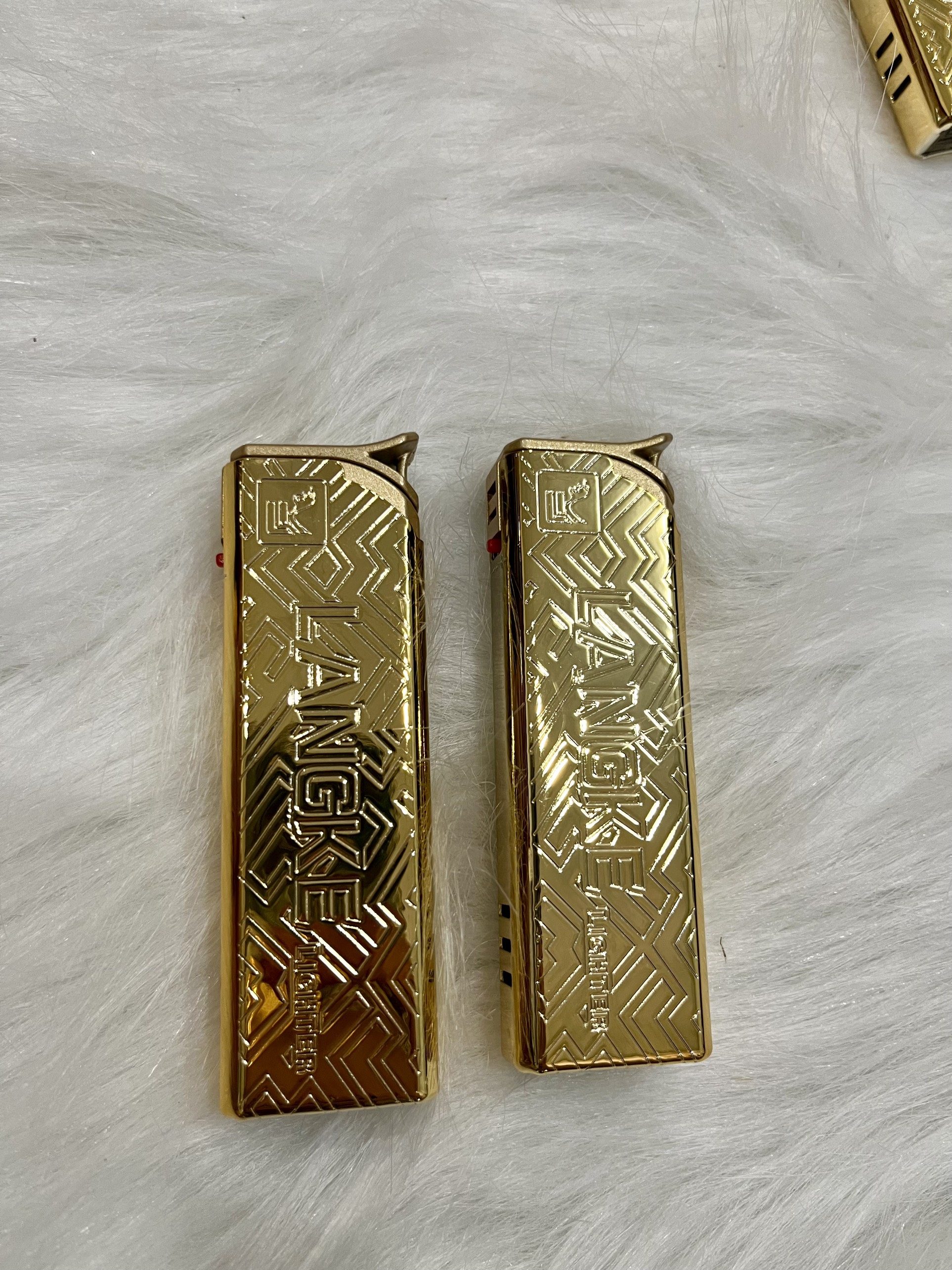 Bật lửa hộp quẹt khò vỏ nhôm vàng bóng t18 - tia lửa xanh - nắp đậy - có bơm - hộp quẹt