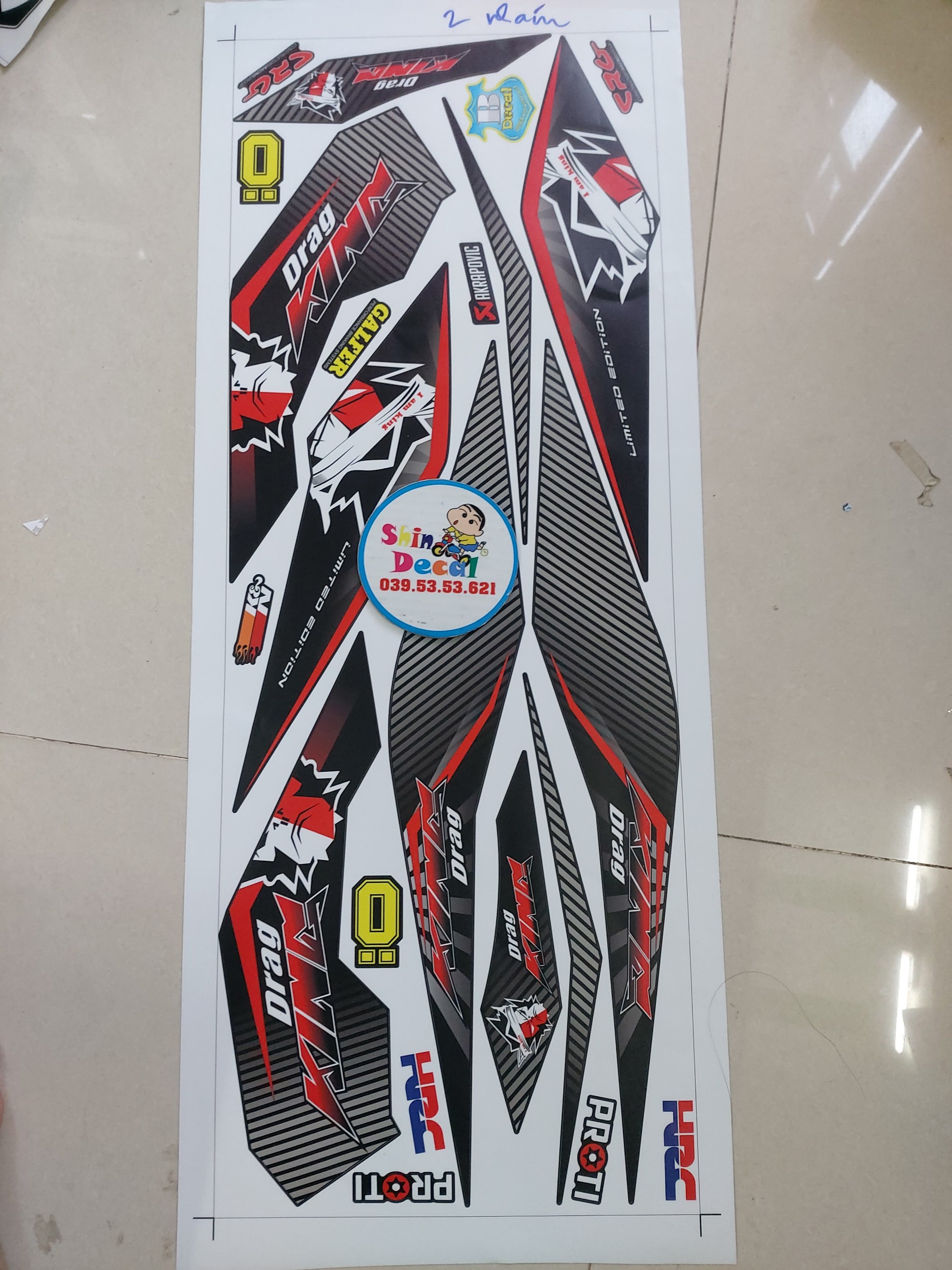 [HCM]Tem xe sonic honda mặt khỉ đỏ đen dán xe đen