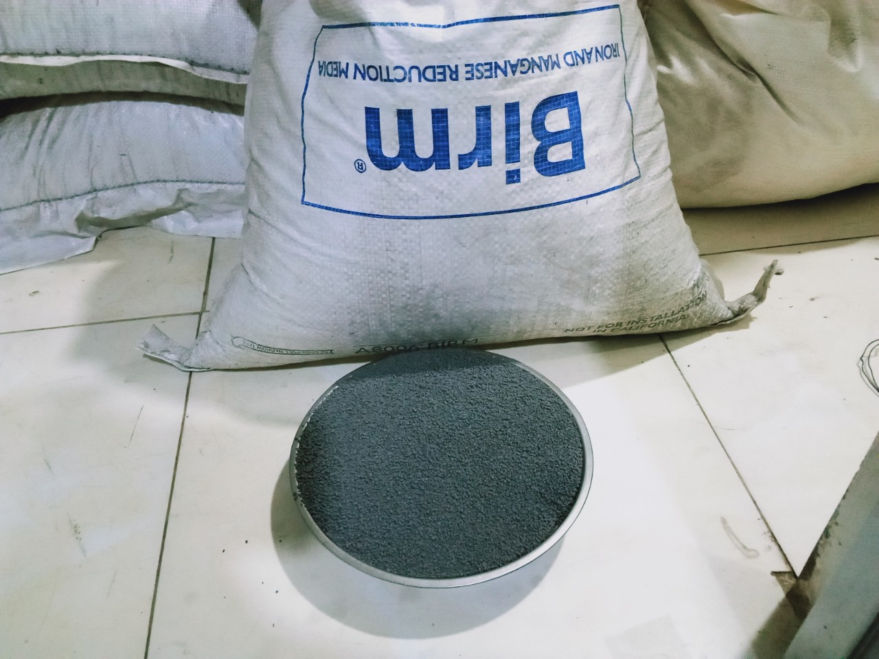 1Kg vật liệu lọc phèn khử sắt hạt birm- Clack Mỹ