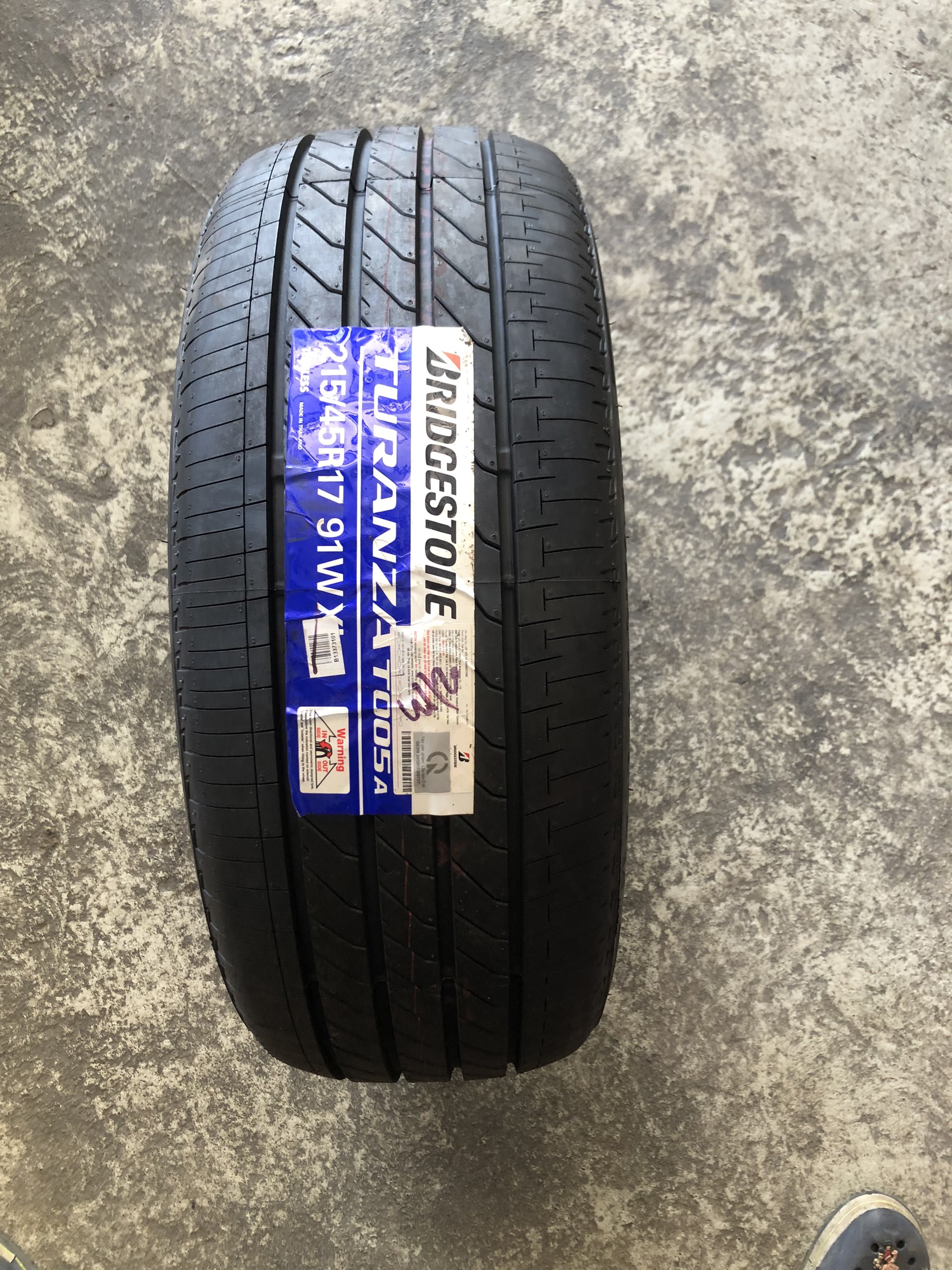Lốp bridgestone 215/45r17 t005