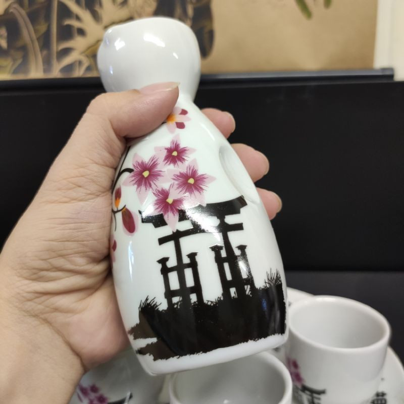 Bộ bình ly uống rượu sake sakura (gồm 1 bình 4 ly)