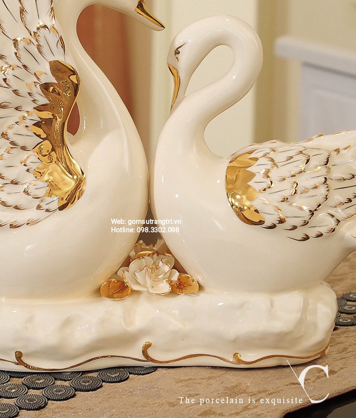 Tượng gia đình thiên nga viền vàng