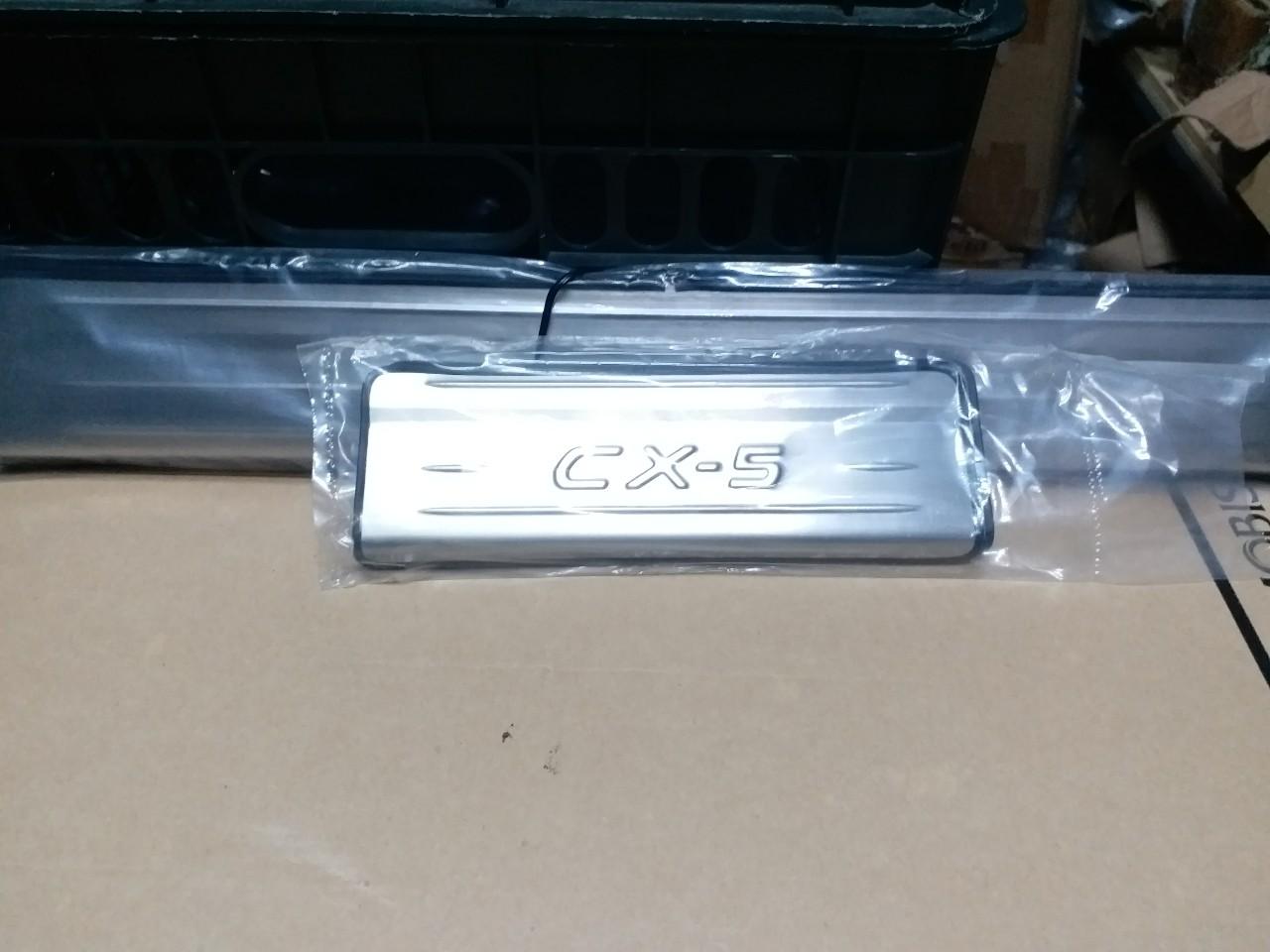 Ốp bậc giẫm ngoài inox xe mazda cx5 đời 2014-2020