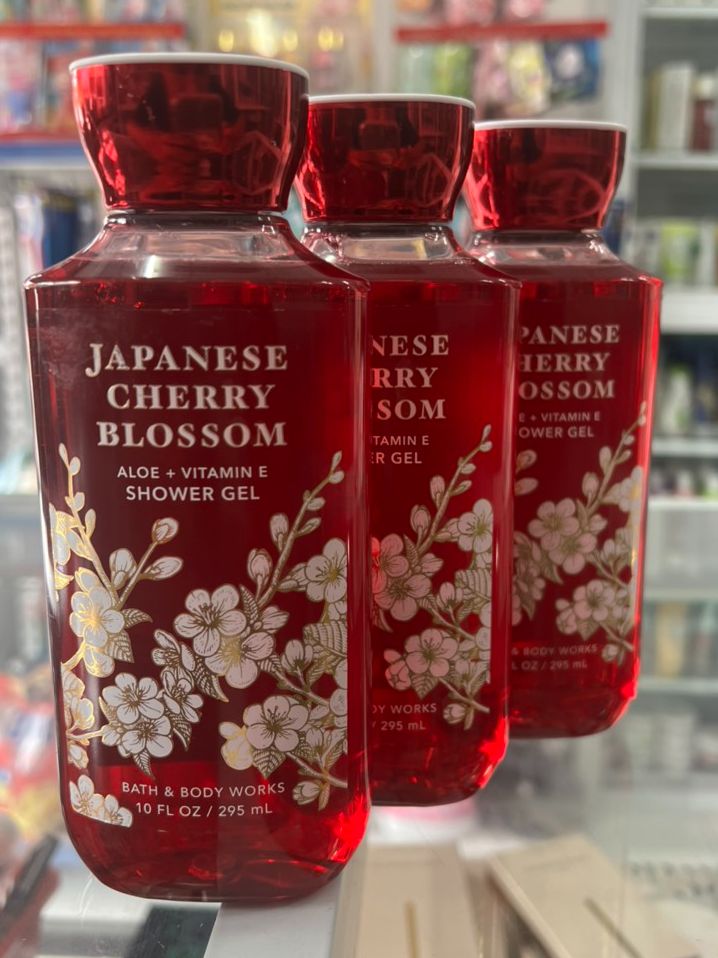 Sữa tắm Bath Body Works Japanese Cherry Blossom 295ml