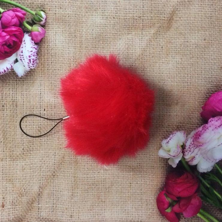 Dây treo điện thoại cục bông