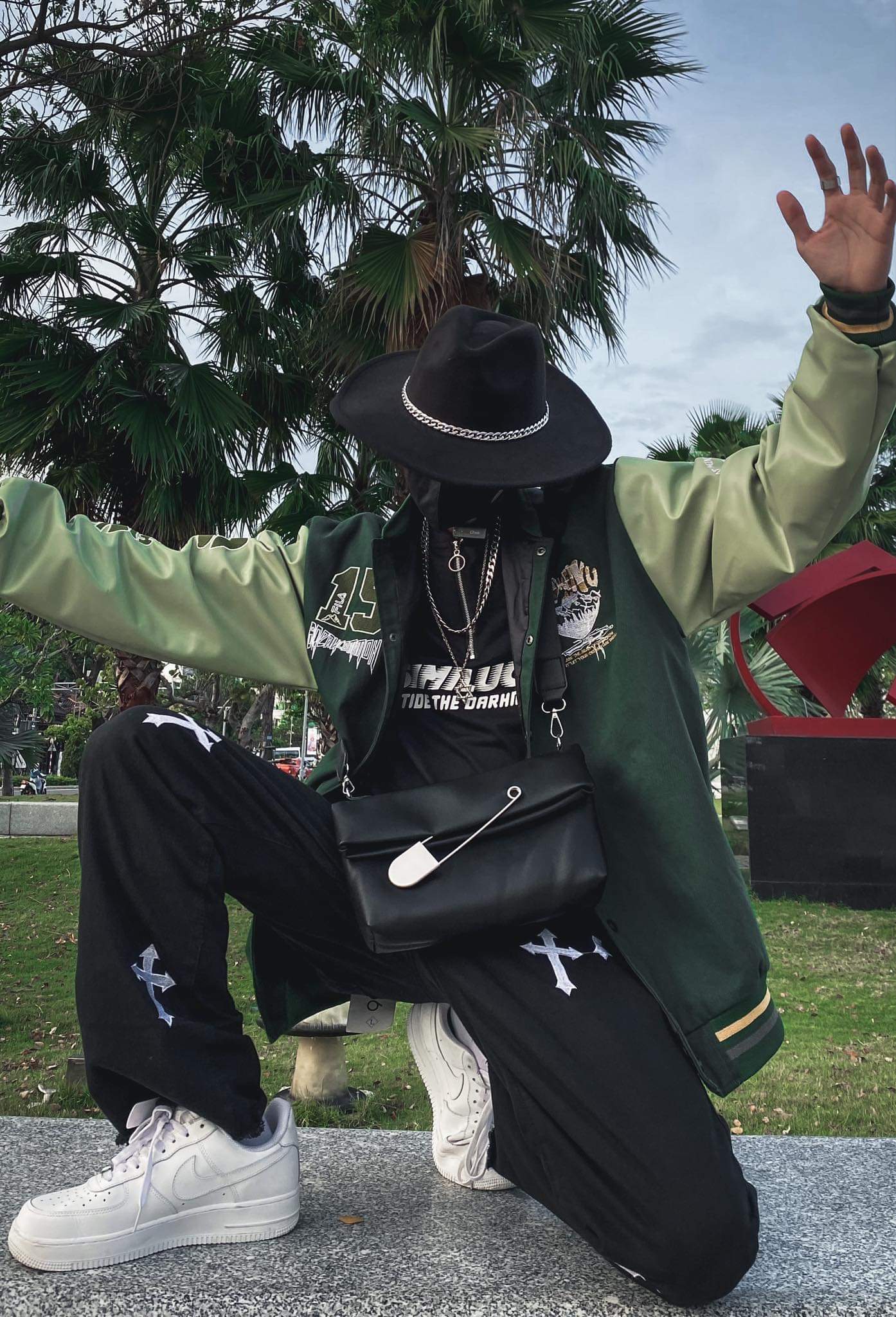 Áo Khoác Bomber Varsity Kaki Xanh Lá Phối Tay Da Hình Thêu Unisex Nam Nữ