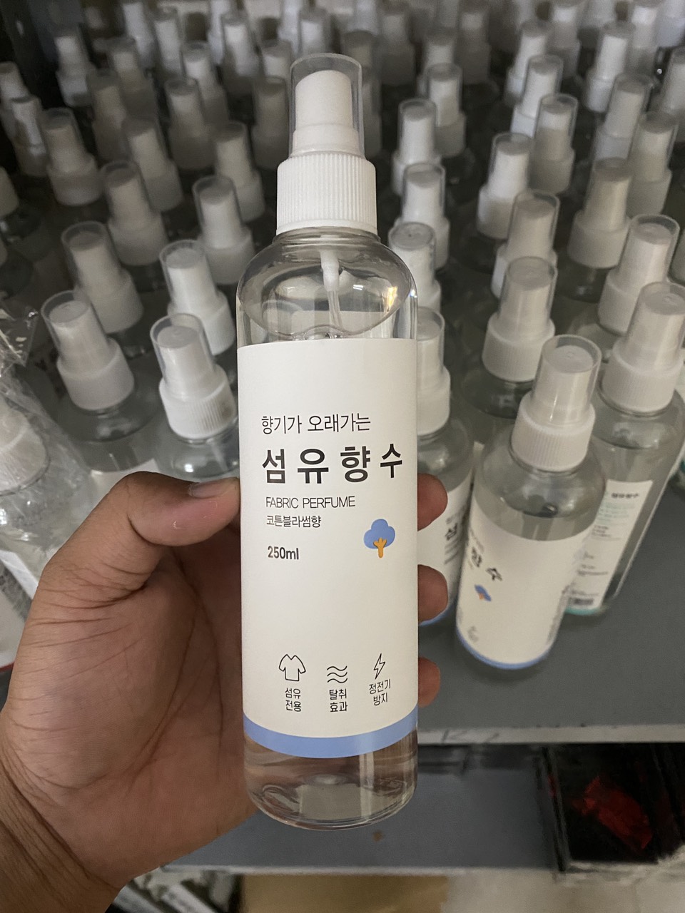 Xịt Thơm Quần Áo Fabric Perfume Hàn Quốc 250ml