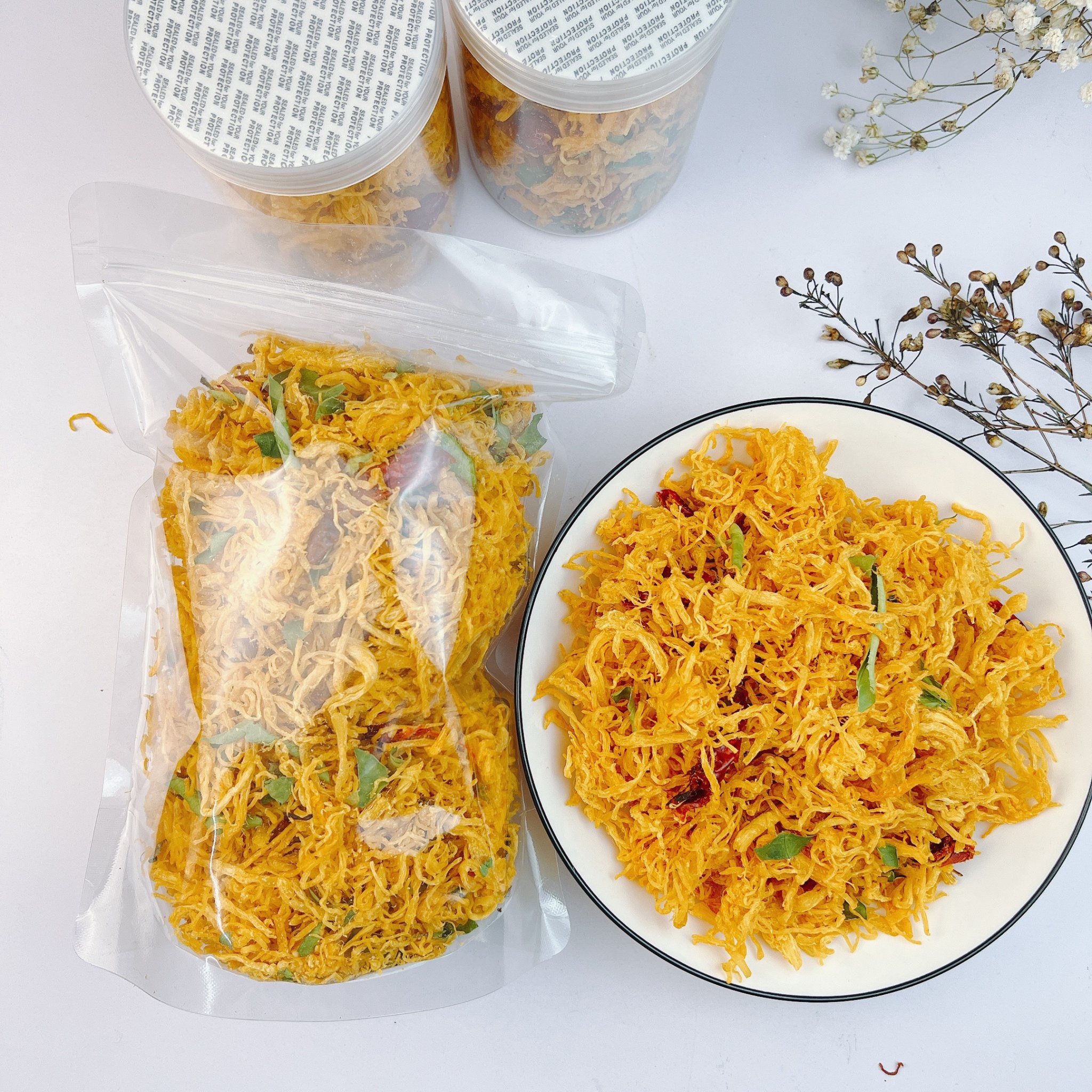 Khô gà lá chanh cay dai chuẩn vị (hũ 200gr)