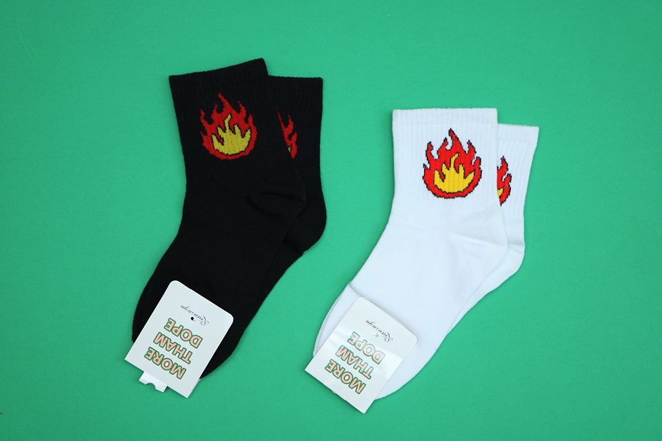 [Hoàn Tiền 15%] Vớ Tất Ngọn Lửa Đen Trắng Nam Nữ Unisex