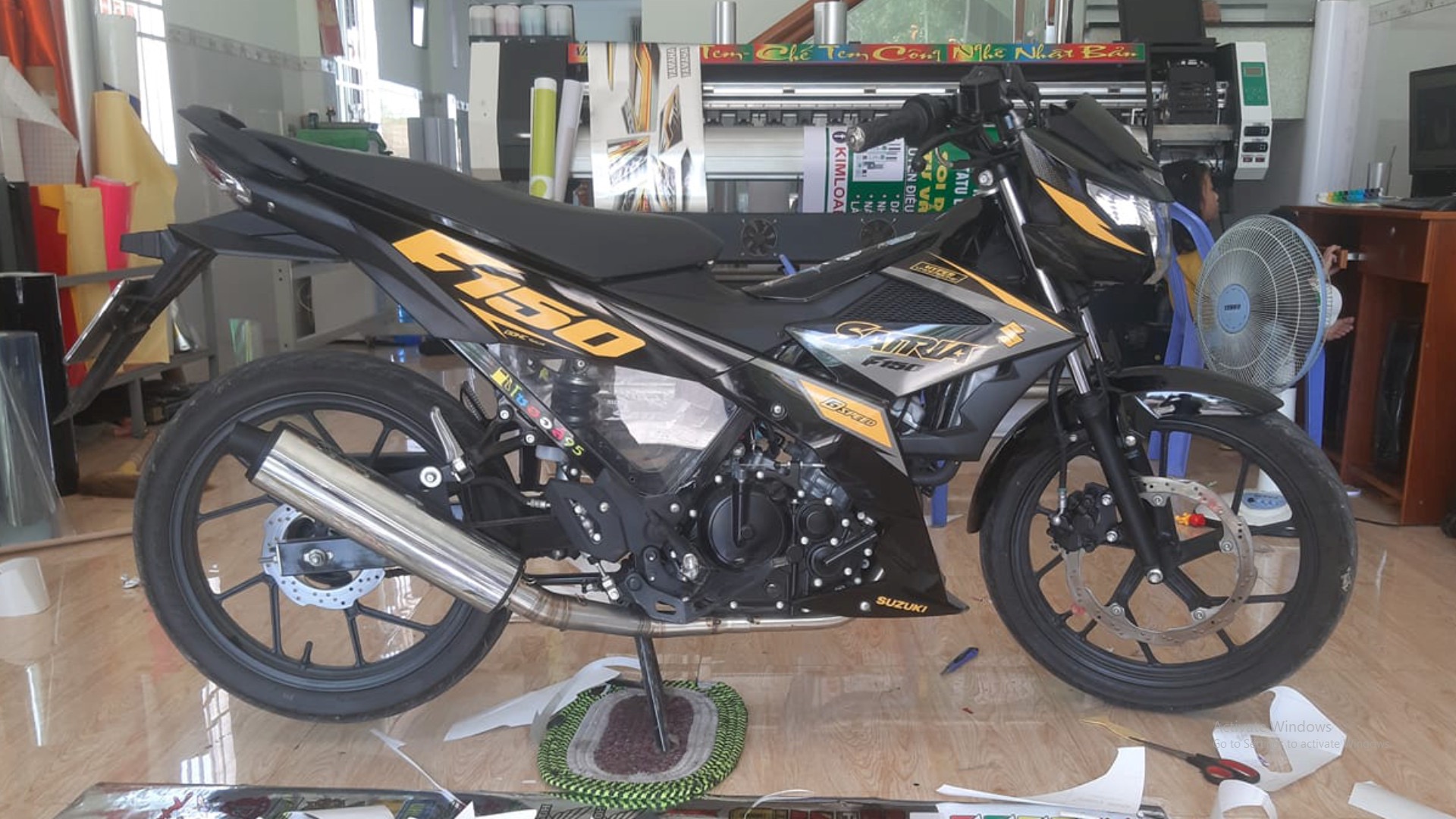 Tem rời satria fi dán xe đen