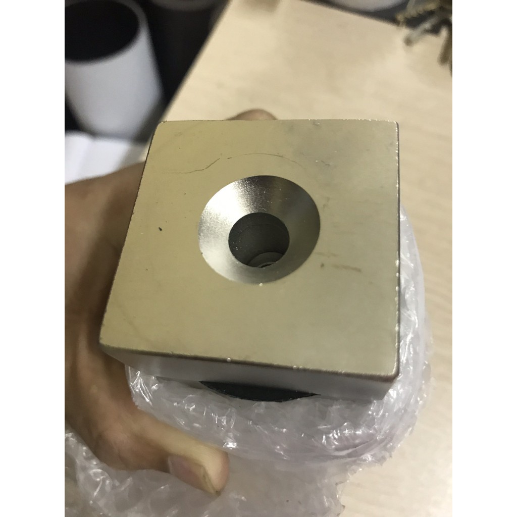 NAM CHÂM CỨU HỘ KT 50 X 50 X 25 MM CÓ LỖ VÁT 10MM
