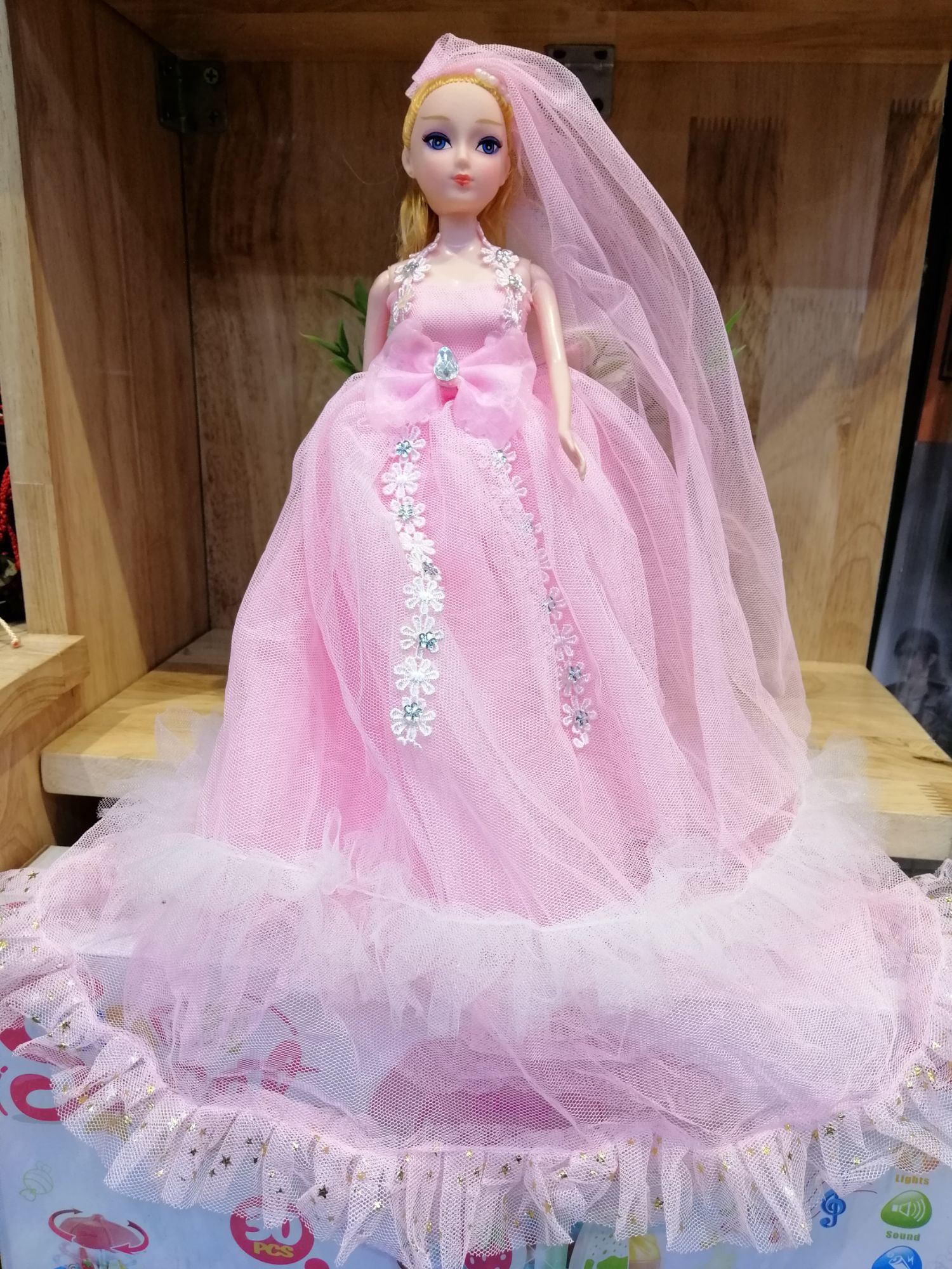 BÚP BÊ CÔNG CHÚA. CÔ DÂU SIZE 28CM.CẢ VÁY DÀI 38CM.