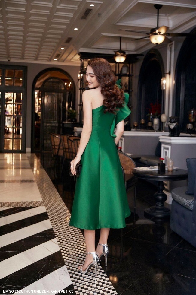 [HCM]ĐẦM XÒE CỔ XÉO VAI ĐÍNH HOA LỚN