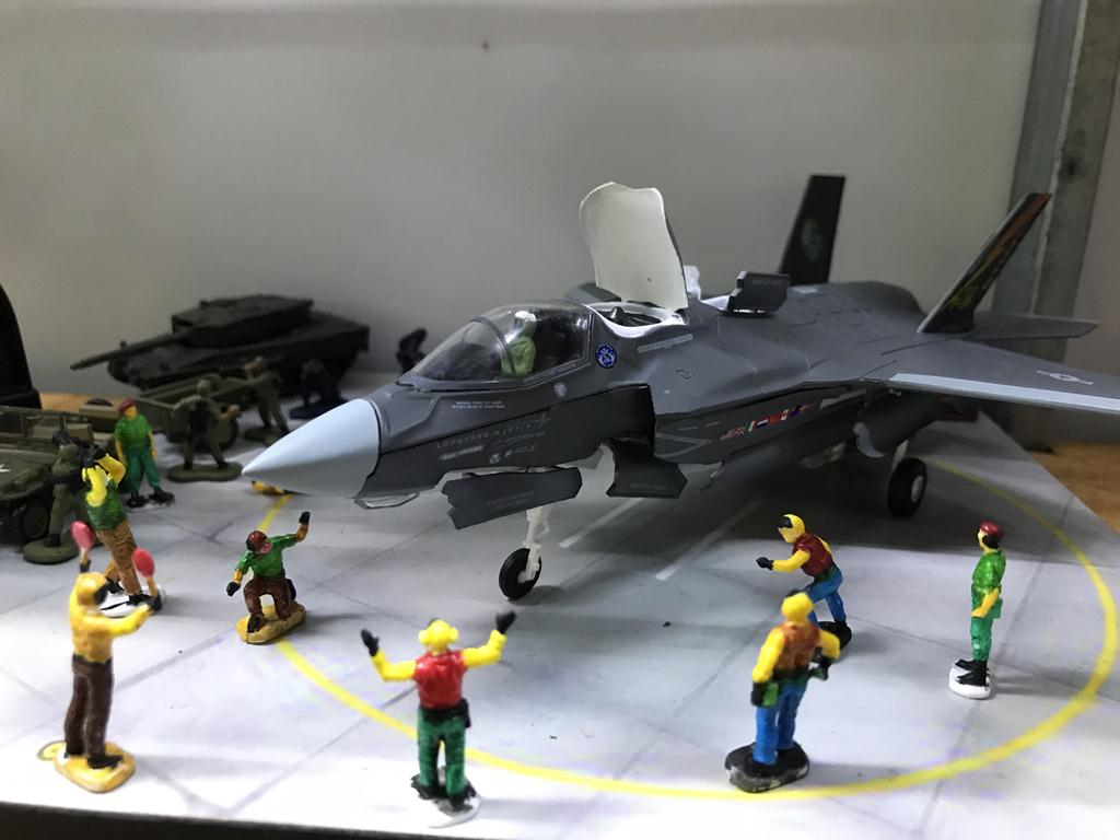 [HCM]MÔ HÌNH Nhân vật Phi đội sân bay mặt đất 1:72