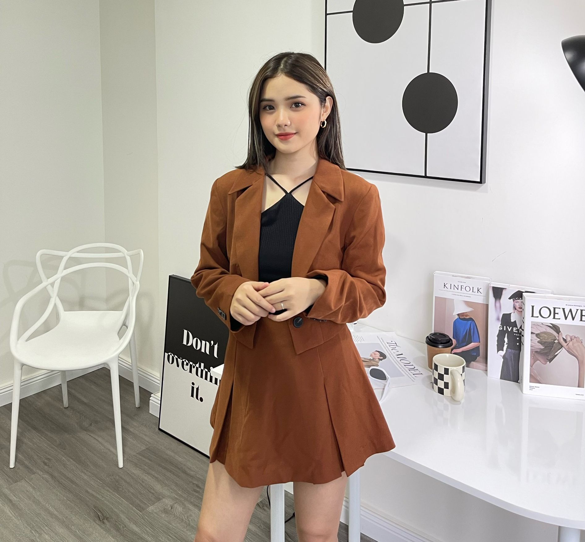 COCO SIN - Váy Mini Nâu Xẻ Lai