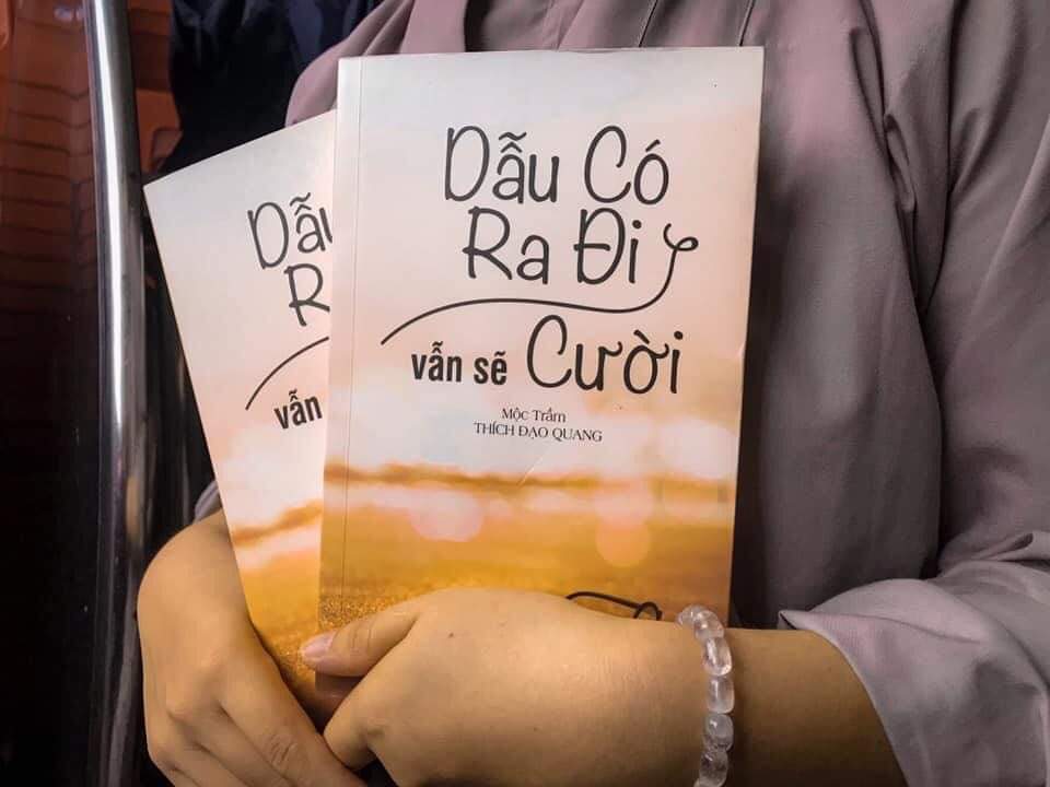 Sách - Dẫu Có Ra Đi Vẫn Sẽ Cười - SBOOKS