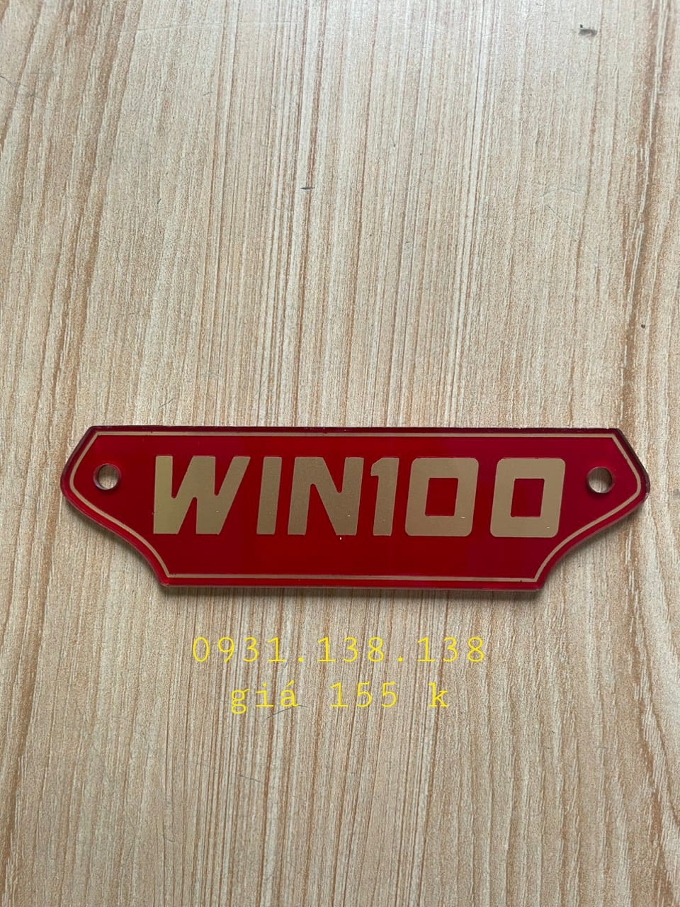 logo chữ gắn xe máy Win 100cc lên xe rất đẹp