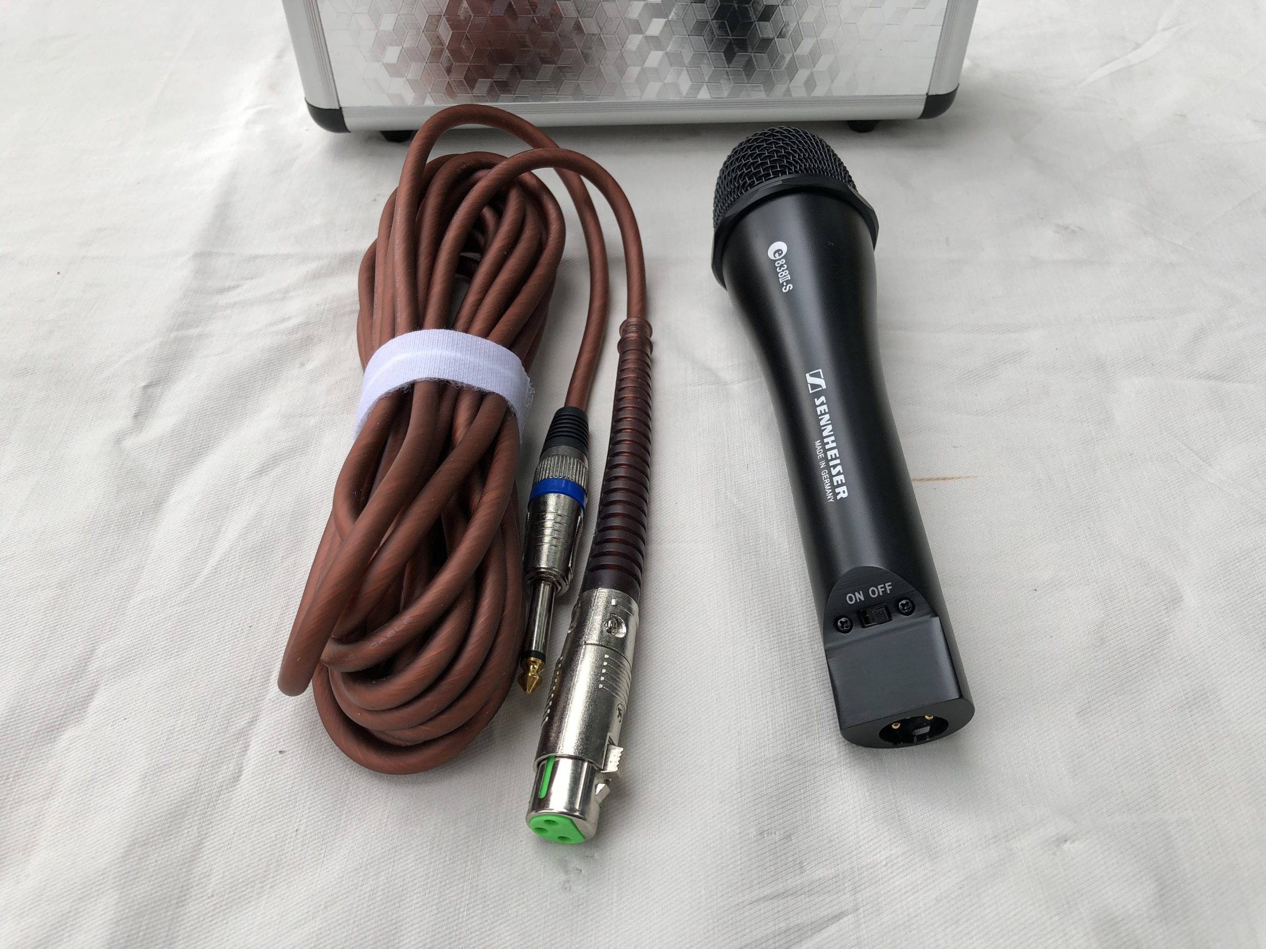 Micro Có Dây cao cấp Sennheiser 838 hát karaoke gia đình