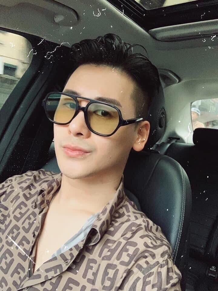 Kính râm màu Uniex thời trang