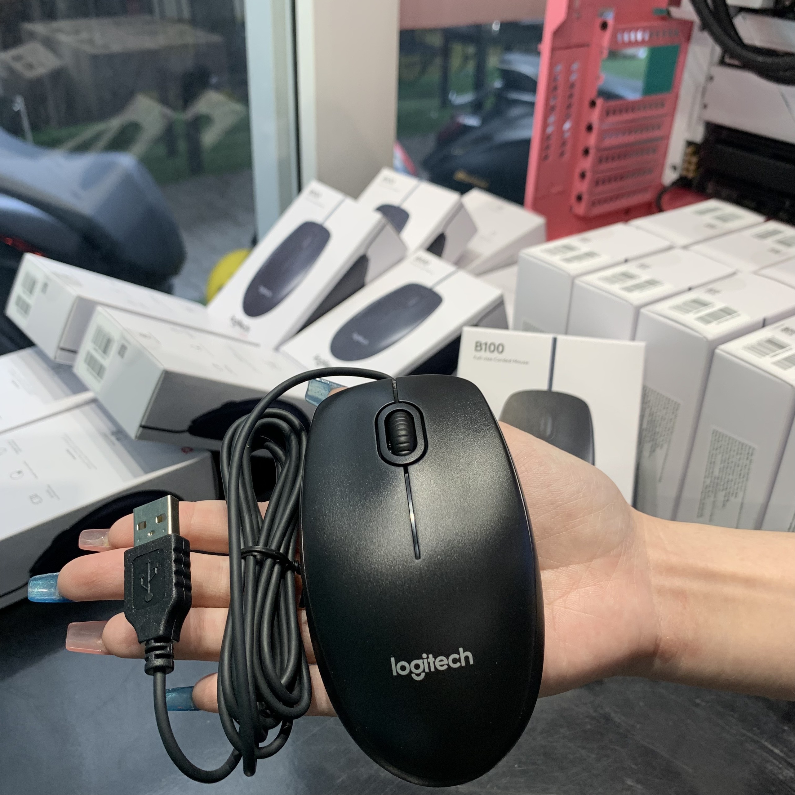 Logitech B100 Corded Mouse, Wired USB Mouse for Computers and Laptops, Right or Left Hand Use - Black