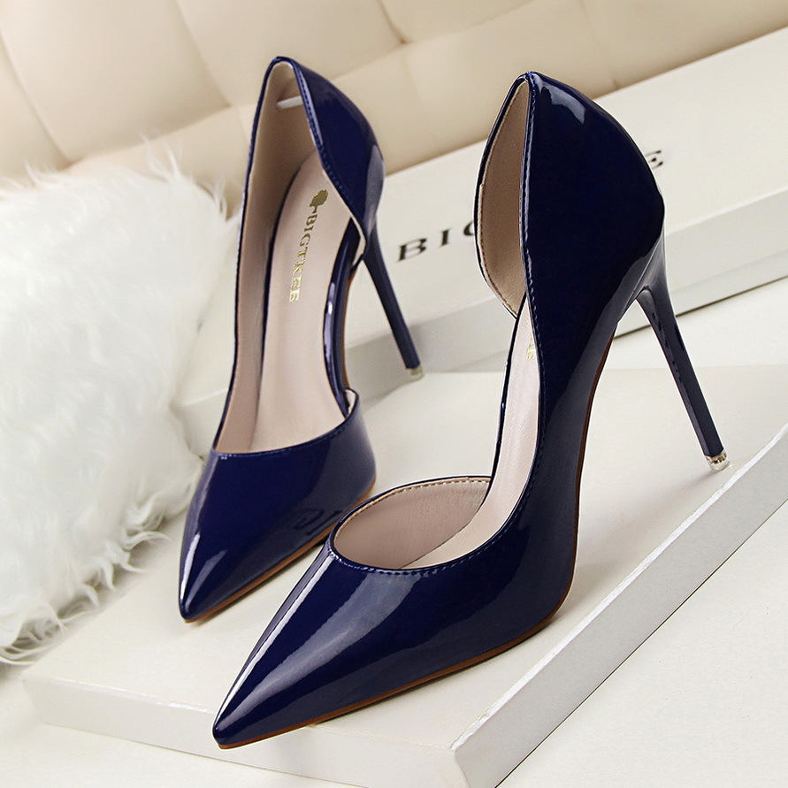 638-5 HIGH HEELS BIG TREE