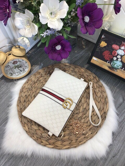 Ví cầm tay dự tiệc