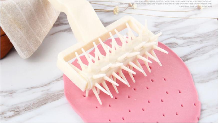 Dụng cụ lăn đục lỗ bánh quy, piza
