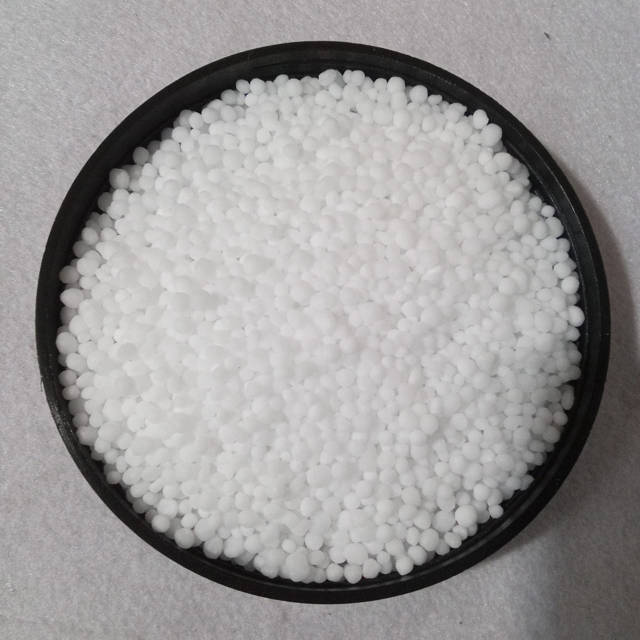 Phân Ure 46% (Giá bán lẻ 1 kg , được cân lẻ từ bao 25 kg theo nhu cầu của người mua)