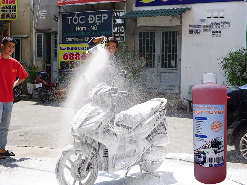 Dung dịch rửa xe bọt tuyết Ventek chai 1 lít