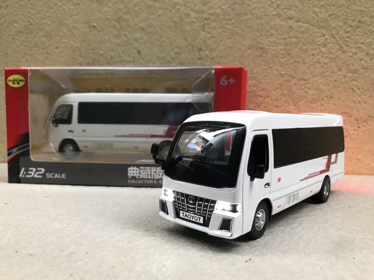 Mô hình xe Bus TOYOTA Coaster Premium 12 1:32