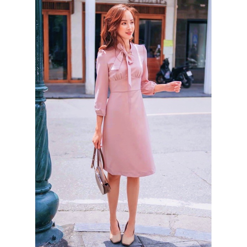 Đầm hồng tay dài nơ cổ