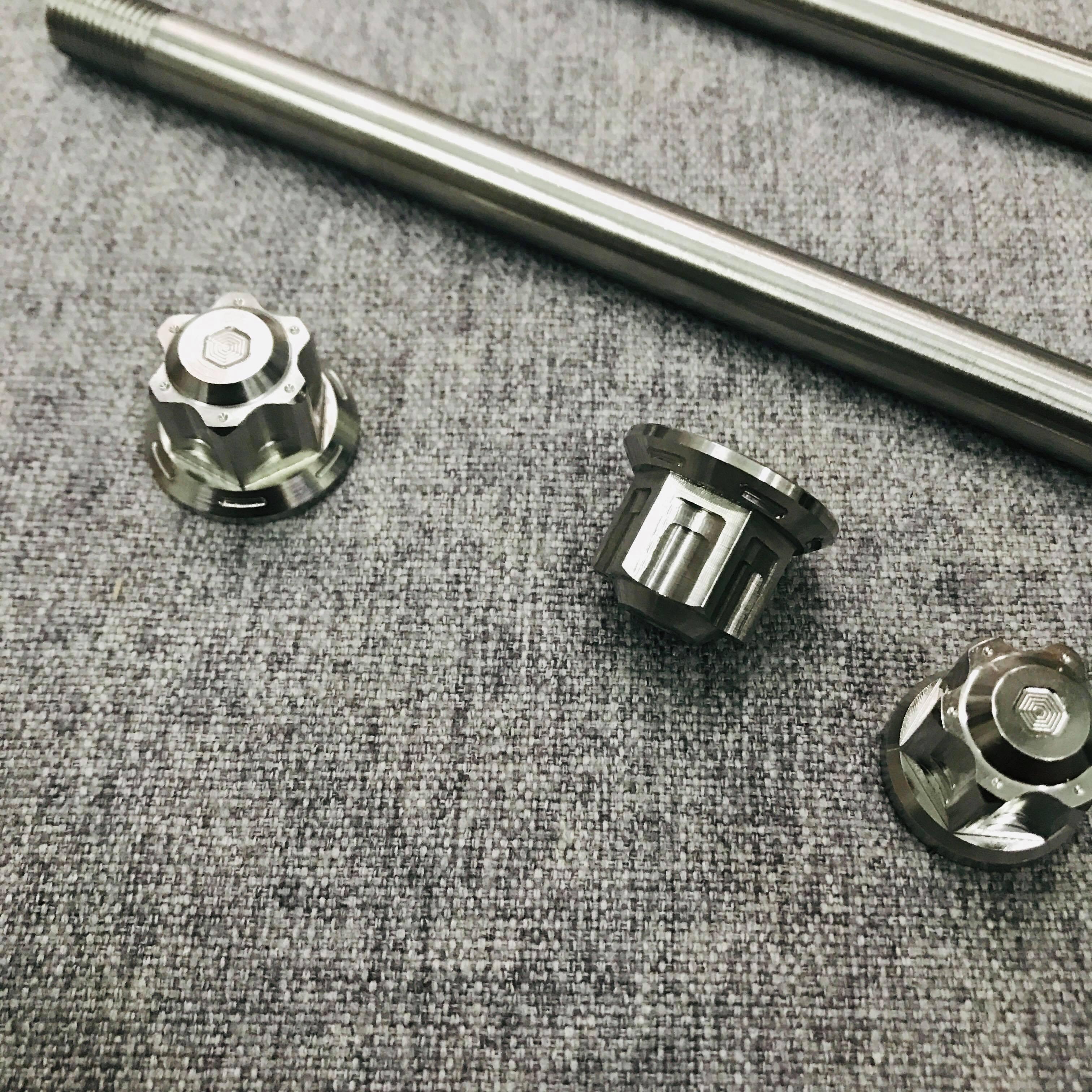 [HCM]CẶP CỐT TRƯỚC SAU INOX DÀNH CHO XE SIRIUS ( COMBO 2 CỐT TRƯỚC SAU+4 ỐC INOX)(TẶNG KÈM LOGO TRANG TRÍ XE NGẪU NHIÊN)